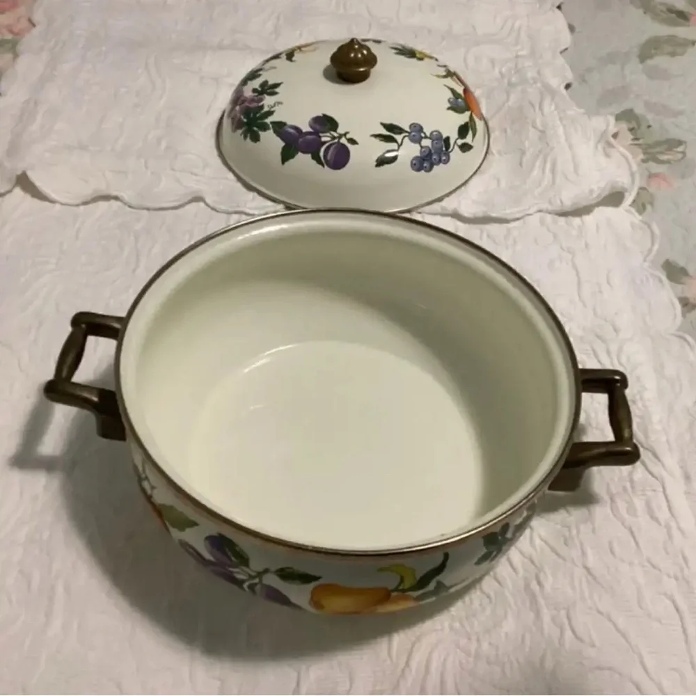 Essence Tabletops Unlimited Enamel Pot 🍎 🍇 🍐